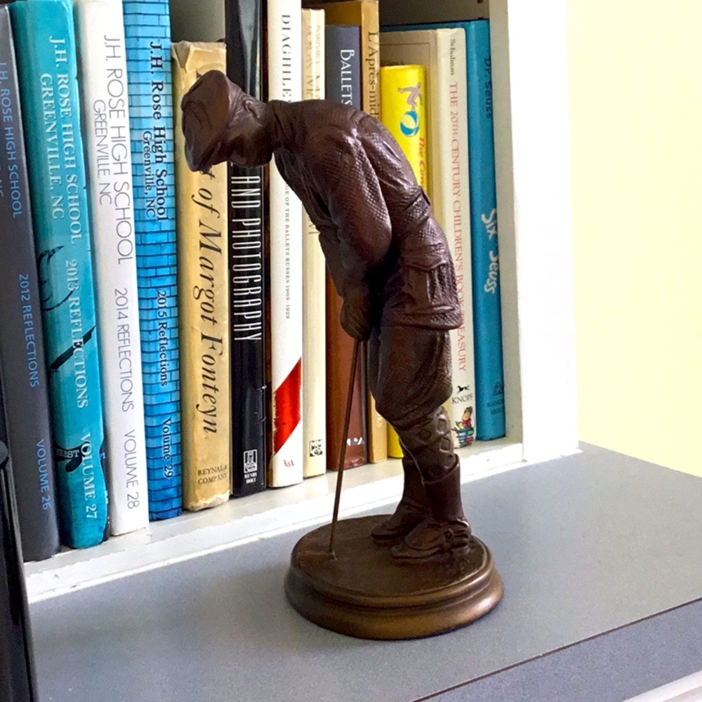 Medal golf statue